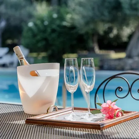 Algioja With Pool & Parking Apartmán